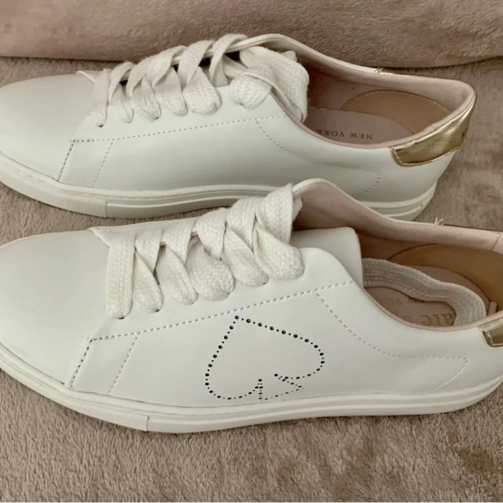 🆕 kate spade Angelise Leather Sneakers with Gold Heel Accent, Size 8.5 -Runs Big